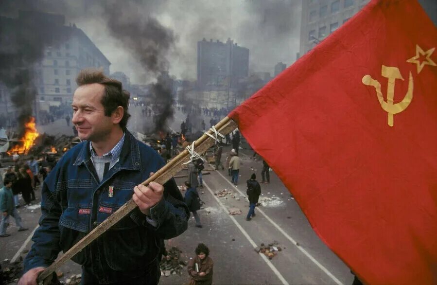 Революции 3 4. Путч 1993 белый дом. Октябрьский путч 1993. Ельцинский путч 1993. Ельцин белый дом 1993.