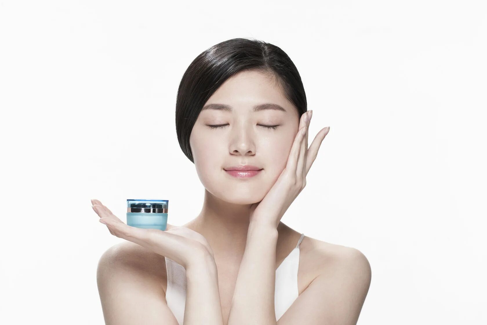Косметика Skin Beauty Корея. Корейская девушка косметика. Кореянка с кремом. Девушка реклама косметики