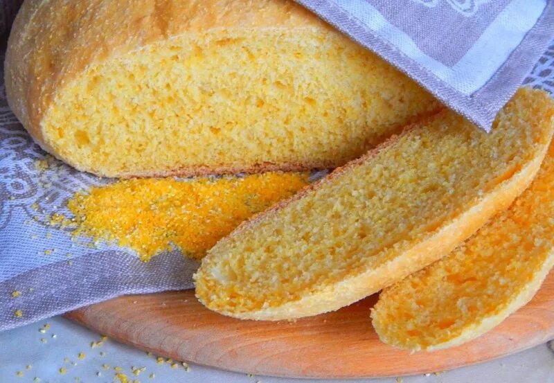 Хлеб из кукурузной муки без глютена. Хлеб из кукурузной муки без глютена. Хлеб из кукурузной крупы. Кукурузный хлеб. Блины без яиц и молока на безглютеновой муке.