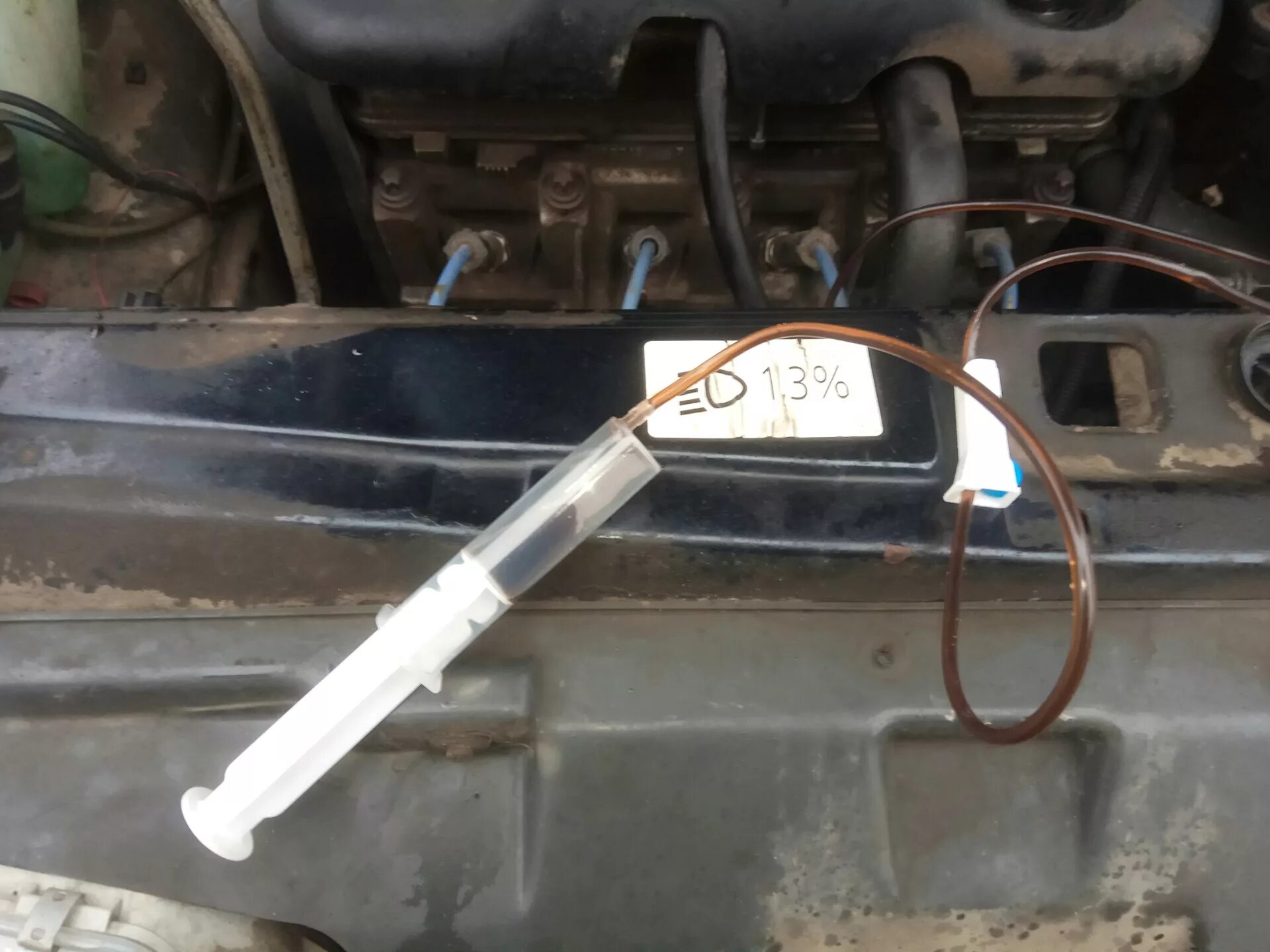 Трубка 4 мм для откачки масла через щуп. Менять масло через щуп. Откачка масла через щуп своими руками. Шприц для откачки масла из двигателя через щуп. Откачка масла через щуп мазда 6 gg.