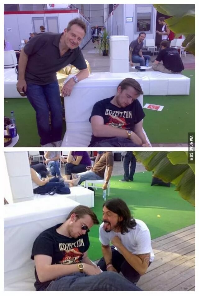 Miss the chance. Dave and John фото. Поклонник смешные картинки. Dave Grohl meme. Дэйв Грол с фанатами.