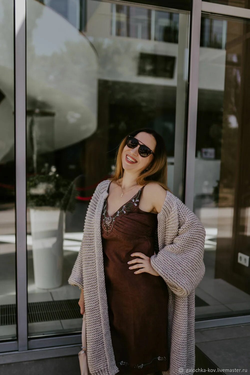 Кардиган пальто малинки. Кардиган. Кардиган шерсть. Фотосессия в кардигане. Бежевый кардиган с платьем.