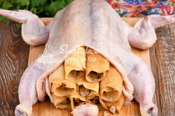 Курица фаршированная блинами в духовке