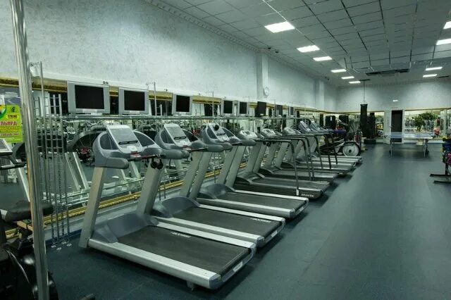 тренажерные залы сургут. аркуда сургут спортзал. тренажерные залы сургут. мейсон джим сургут. фок нефтяник сургут тренажерный зал.