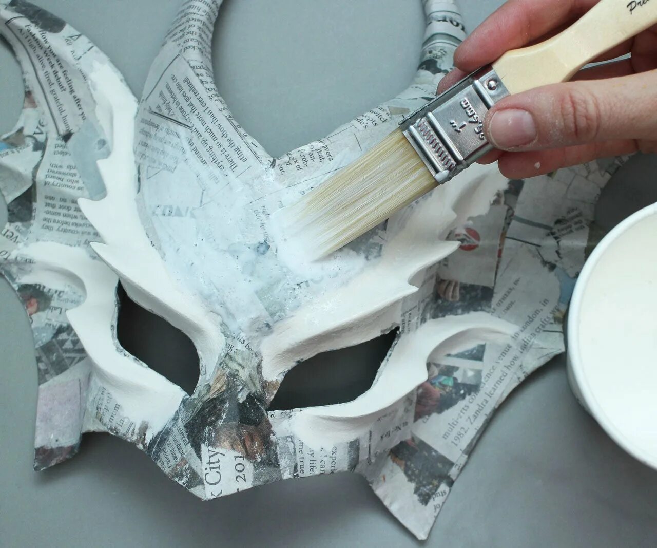 Лепка из глины на бумаге. Как сделать бумажную глину. Бумажная глина для лепки своими руками. Масса для лепки из яичных лотков. Послойное папье маше.