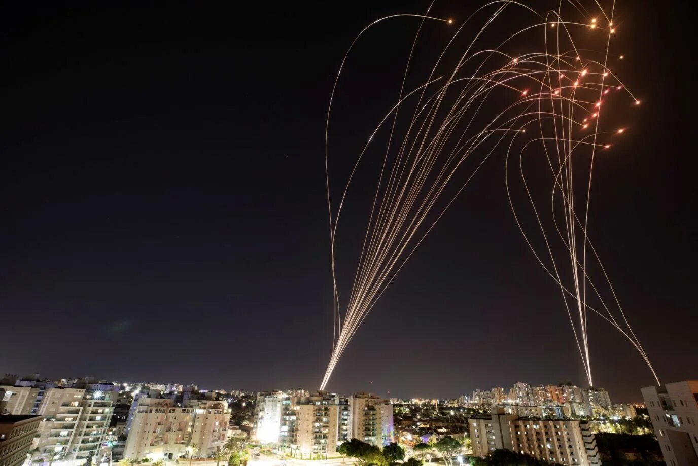 Система железный купол как работает. Iron dome железный купол. пво израиля железный купол. железный купол тель авив.