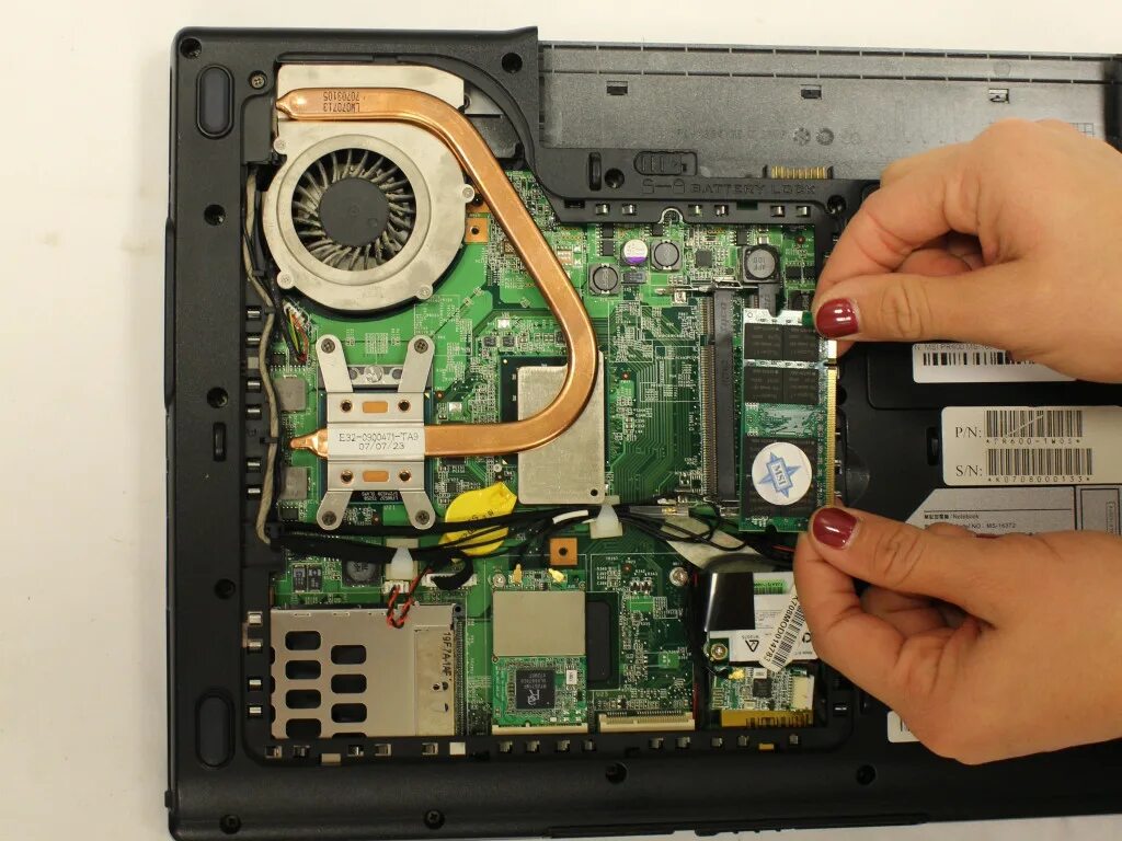 Msi какую оперативную память. Ноутбук msi s260. оперативная память для msi cx70. cx70 msi термопаста. оперативка на ноутбук msi.