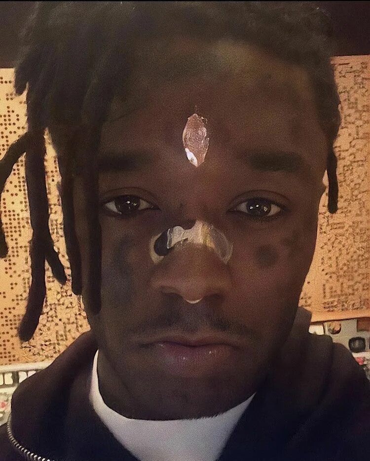 Камень во лбу. Lil Uzi Vert. Лил УЗИ верт с бриллиантом. Рэпер лил УЗИ.