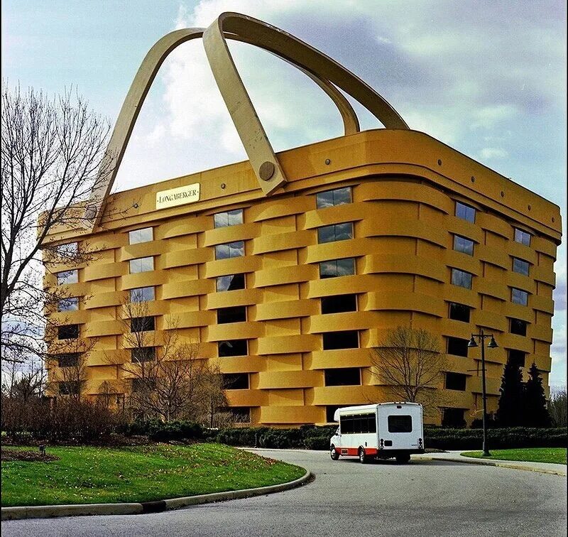 • Здание-корзина the Longaberger Basket Company building. Штаб квартира Longaberger — Ньюарк, штат Огайо, США. Здание-корзина Огайо США. Дом-корзина (Ньюарк, штат Огайо, США). В виде громадного