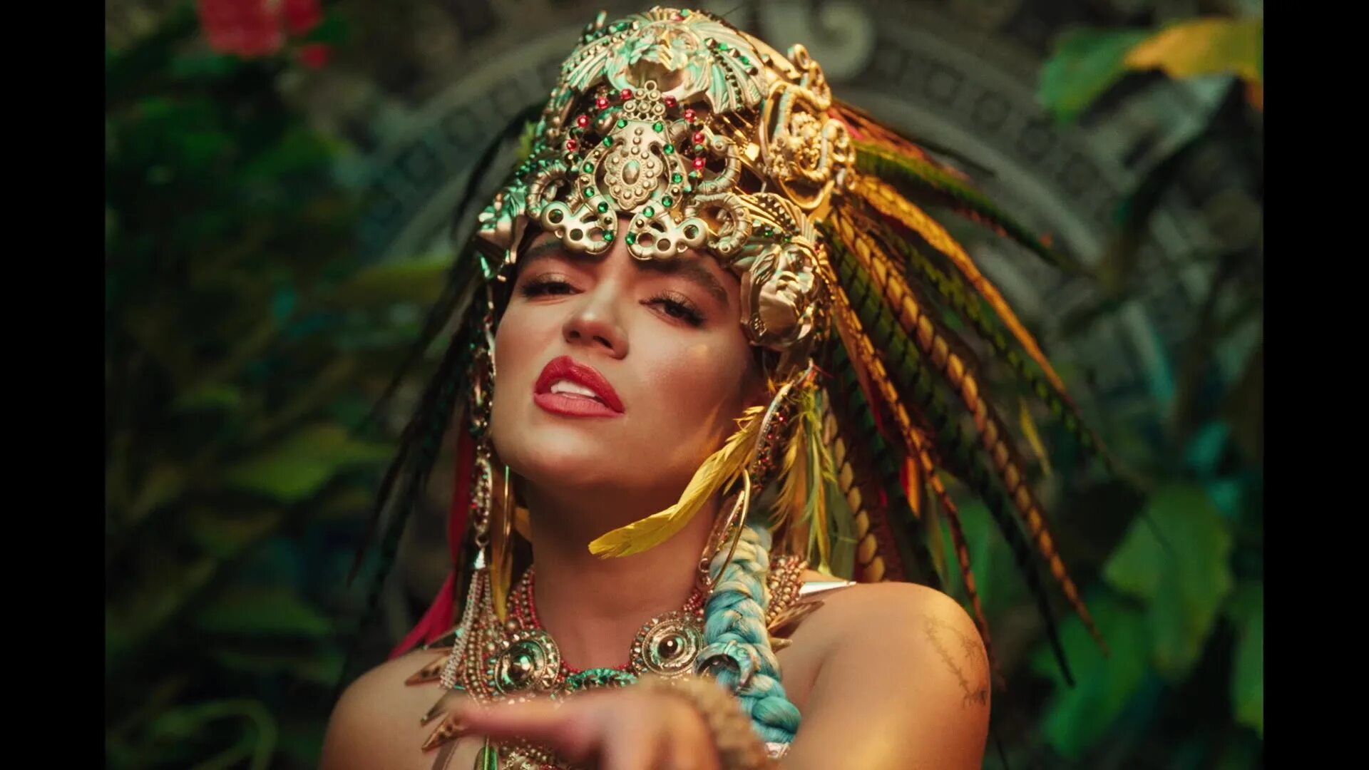 Tiësto karol g. Tiësto karol g don t be shy. Don't be shy певица. Tiesto karol. Тиесто и карол джи.