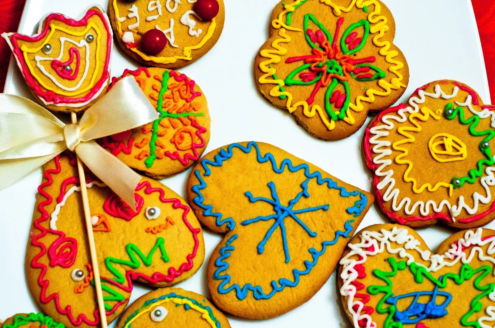 Мастер класс имбирный пряник. Роспись имбирных пряников мастер класс. Мастер класс по росписи пряников для детей. Роспись имбирных пряников мастер класс. Рождественское печенье.