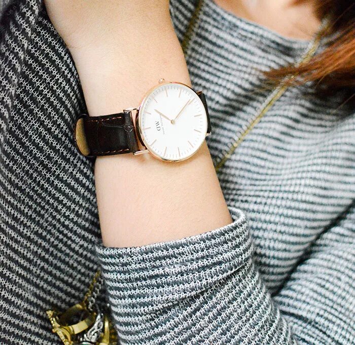 Dw наручные часы. Часы с браслетом женские комплект Веллингтон. Daniel Wellington 32 mm on hand. Браслеты Daniel Wellington с Apple watch.