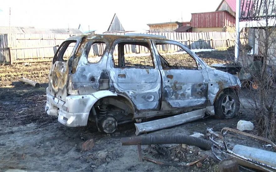 Сколько стоит сгоревший. Сгоревшая машина в больших Березниках. Сгоревшая машина в Юматово. Шатурторф сгорела машина.