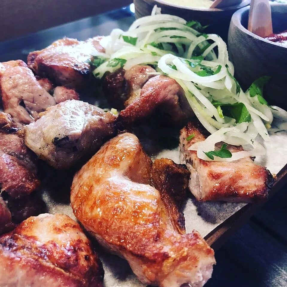 Шашлычный дворик на 33 столовой. Шашлычный двор№1. Шашлычный дворик 60 лет октября. Шашлычный дворик 60 лет октября. Шашлычный рай кинель телефон.