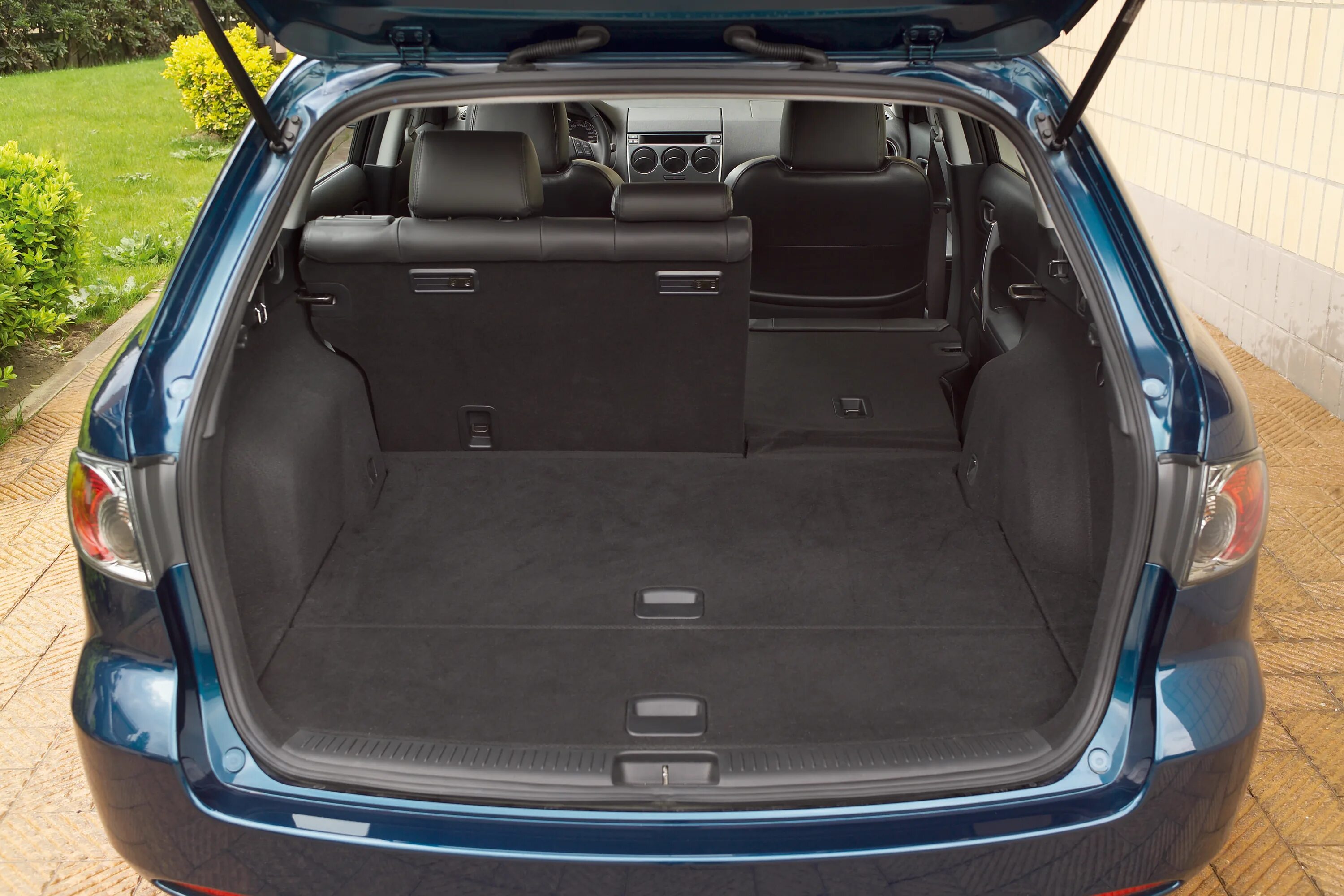 Багажник мазда 6 gg. Mazda 6 универсал багажник. Mazda 6 gg универсал багажник. Mazda 6 универсал салон. Мазда 6 2005 багажник.
