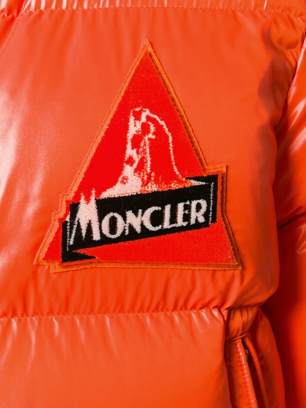 Логотип монклер. Moncler логотип. монклер с нашивками пуховик. куртка монклер с нашивками. moncler пуховики эмблема.