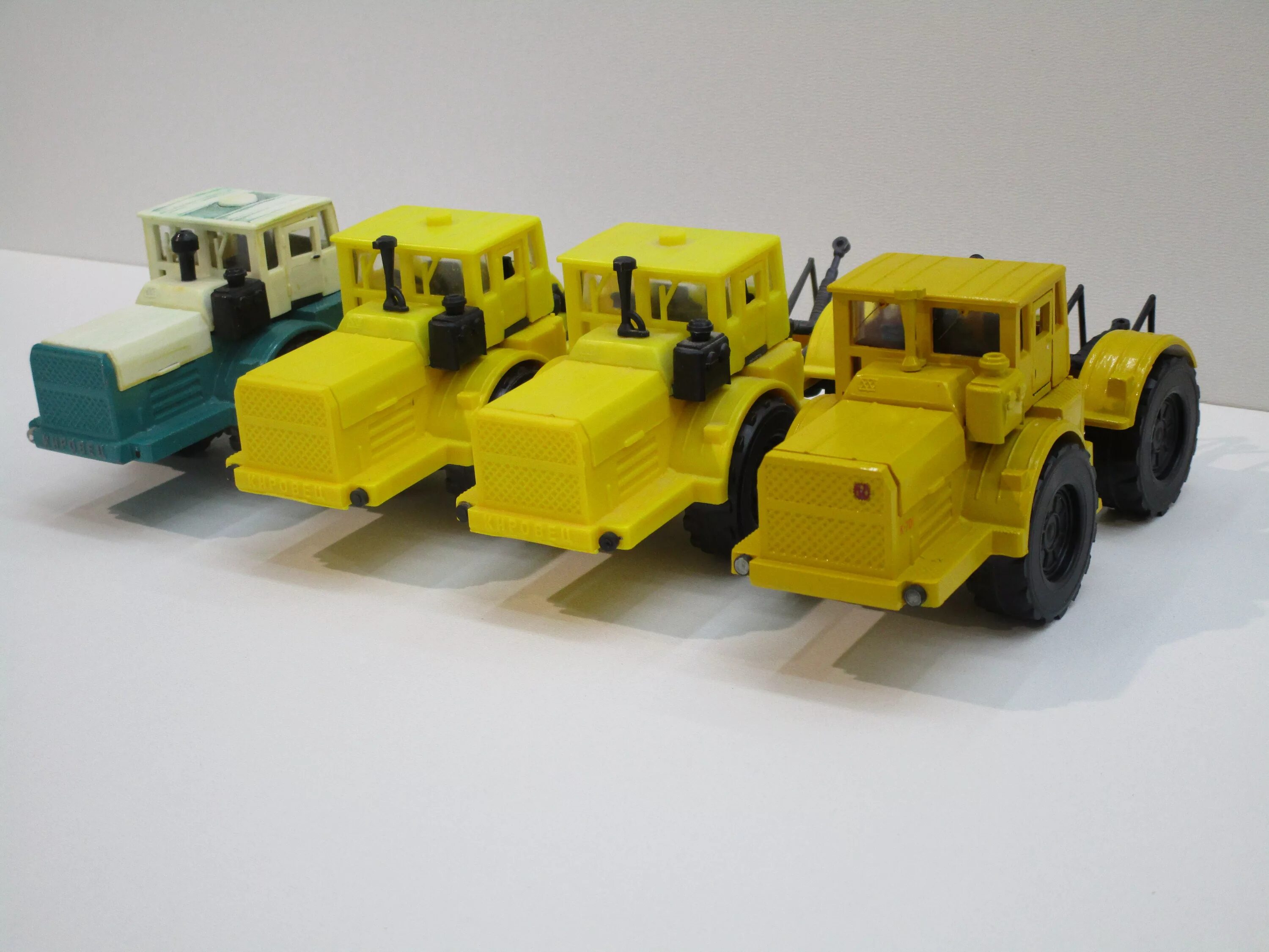 Игрушечный 700. Кировец 1/43. 1 43 модель кировец 700. модель трактора кировец к-700. кировец к-700 (к700) 1/43.