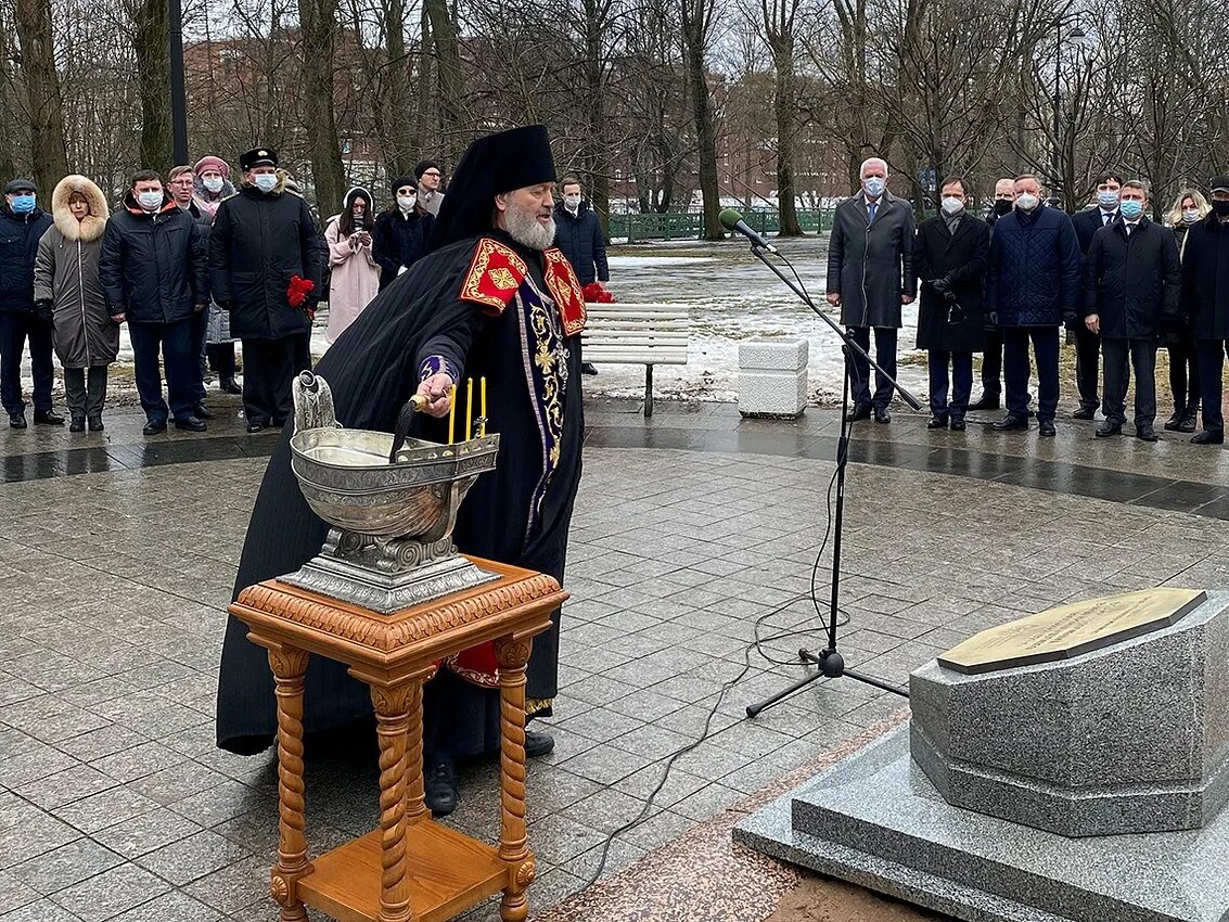 крещение в морском соборе в кронштадте. парк остров фортов в кронштадте зимой. рождество в кронштадте 2024. елка в соборе. морской собор рождество.