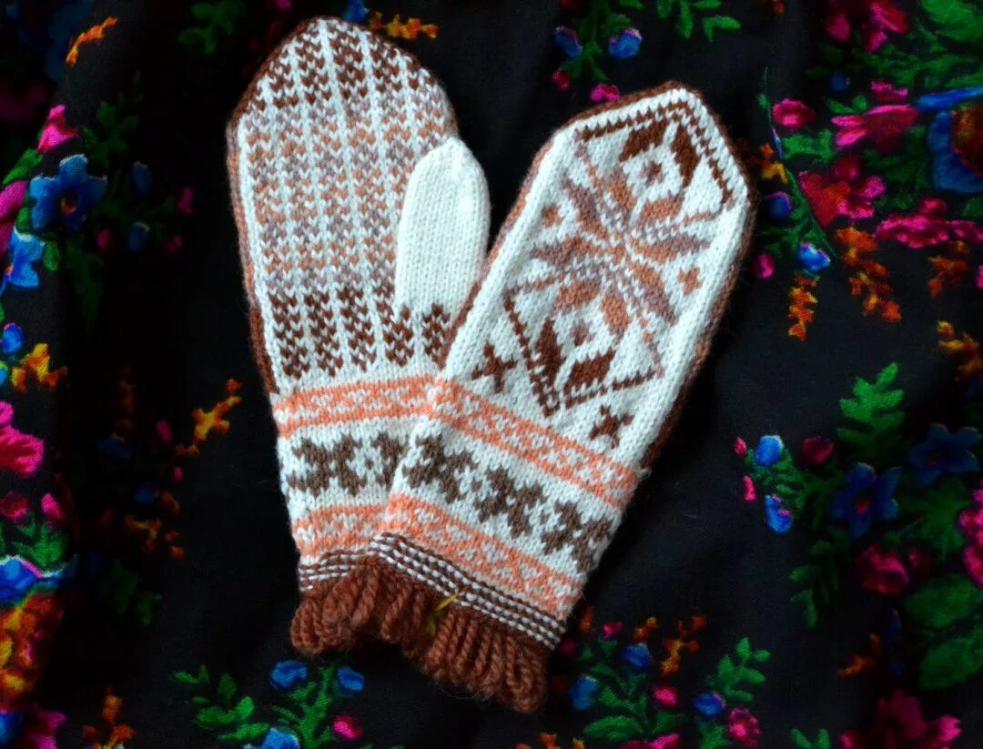 Варежки. Старые рукавицы. Старые варежки. Необычные варежки. Варежки.