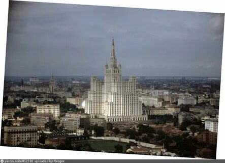 Высотка на площади