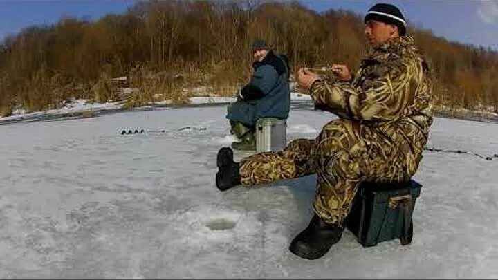 Ловим последние дни. Зимняя рыбалка на Оке. Рыбачим на Оке зимой. Рыбалка по последнему льду. Последний лёд рыбалка.