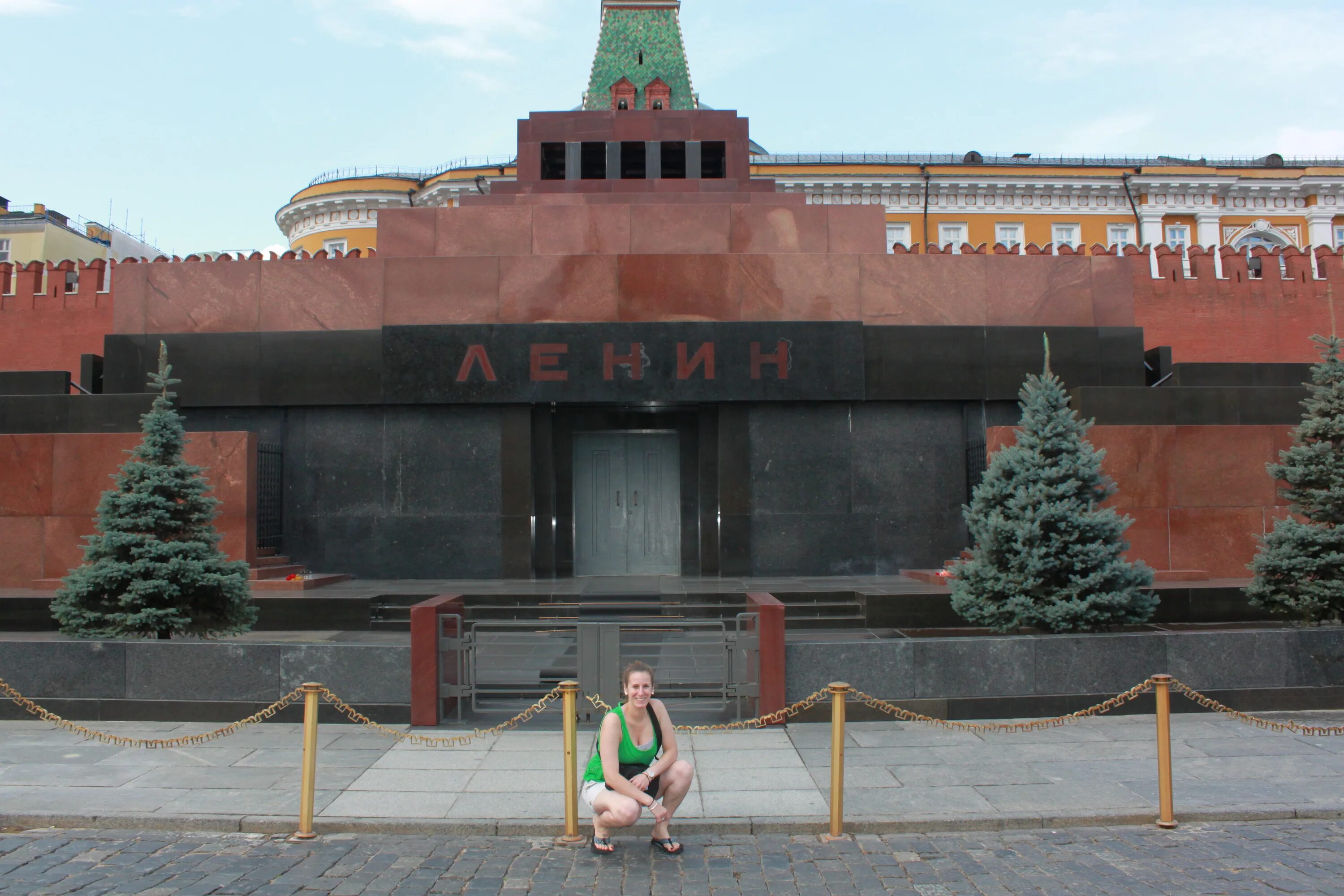 Ленин в мавзолее 2025. Мавзолей ленина внутри на красной площади. мавзолей ленина в москве внутри. мавзолей ленина траурный зал. что внутри мавзолея имени ленина.