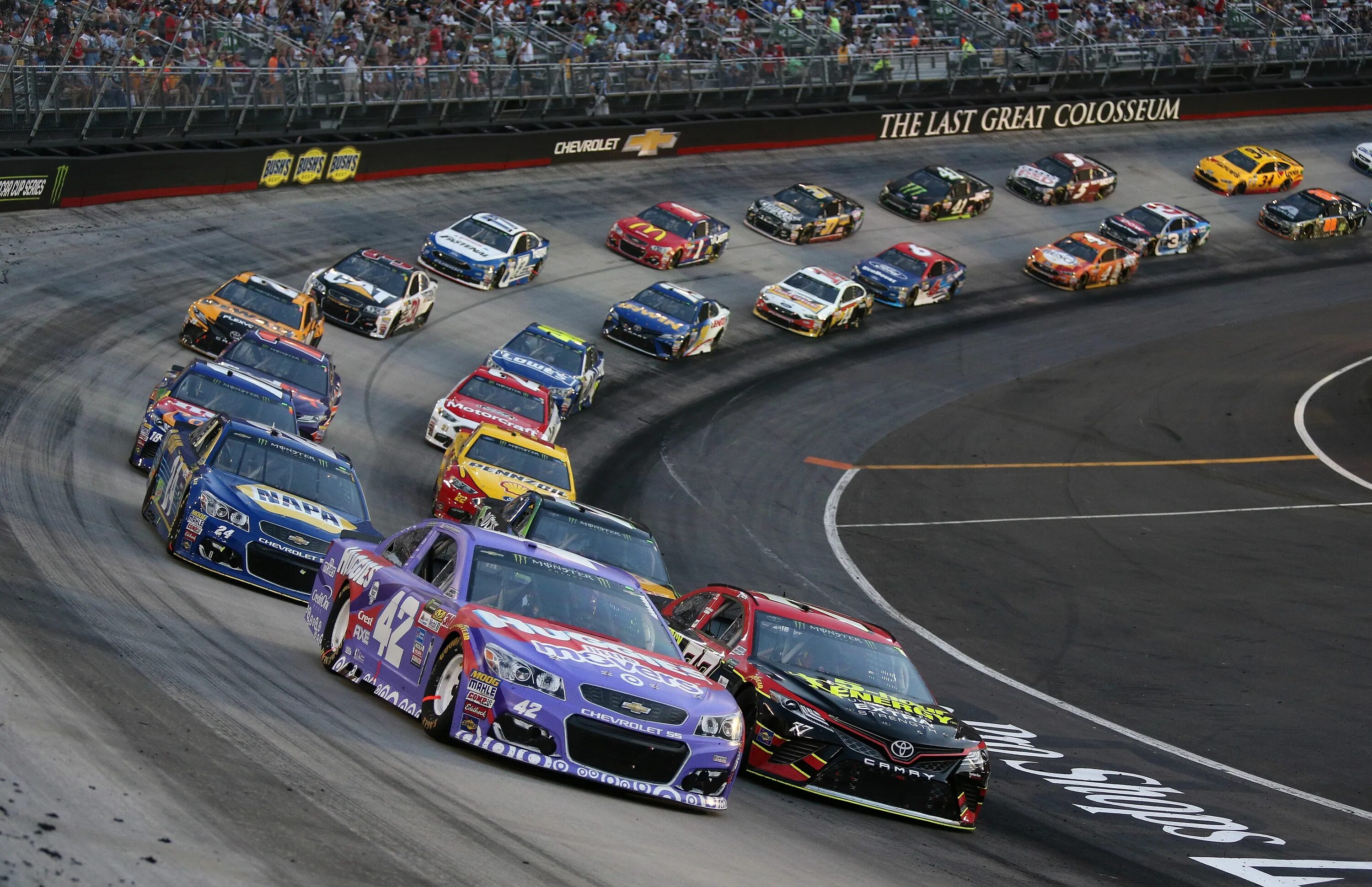 NASCAR Bristol Motor Speedway. Наскар Night. Гонки наскар 2017. Bristol Motor Speedway. Американские автогонки