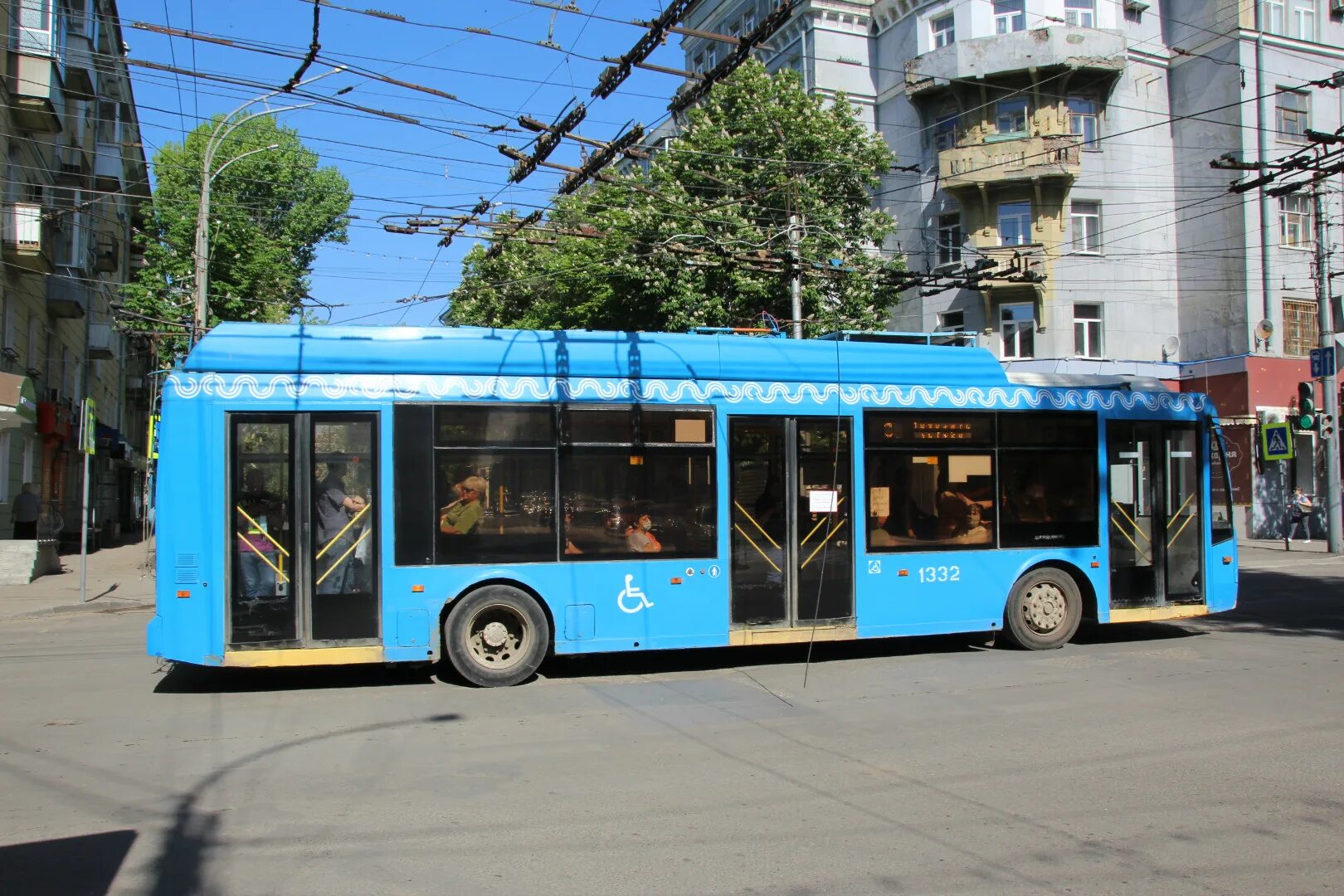 В каком городе выпускают троллейбусы. Саратов троллейбус БТЗ. Саратов троллейбус 1332. Троллейбус 109 Саратов. Саратовский троллейбус Саратов.