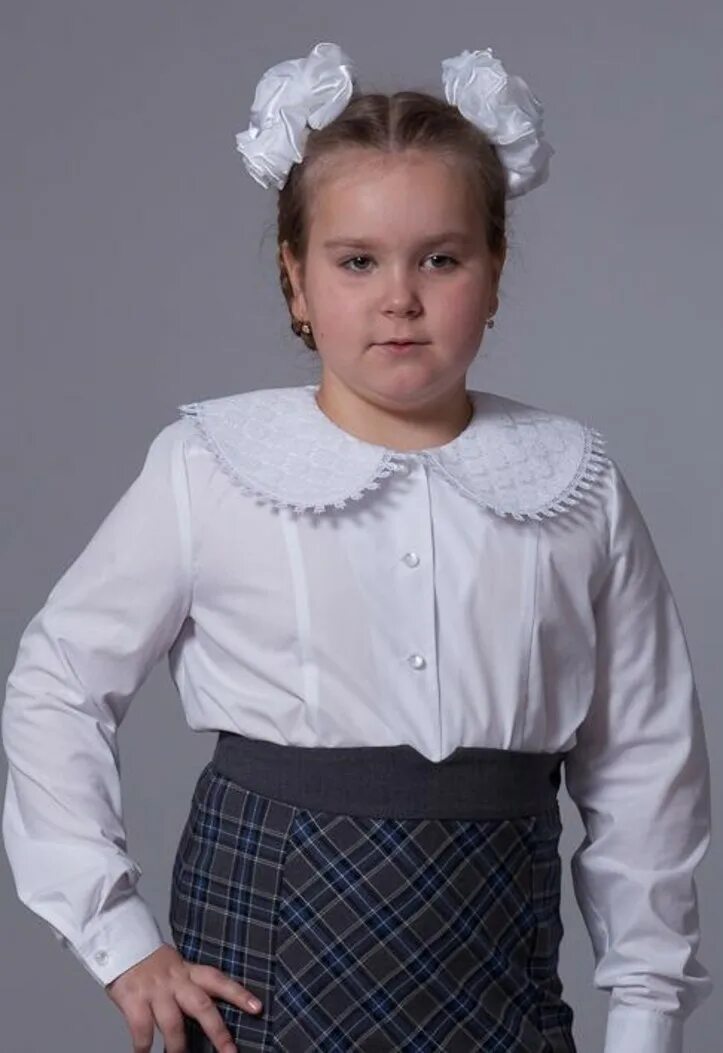 Школьная форма для полненьких девочек. Школьные сарафаны для начальной школы. Полная девушка в школе. Школьницы в школьной форме. Блузки школьные на полненькую девочку.