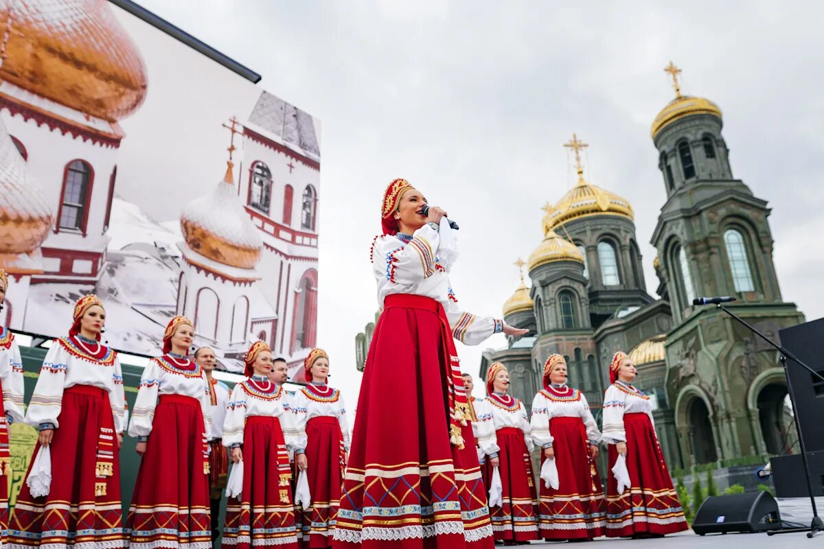 Празднования в России. Праздники России. Праздники России фото. Празднование дня России картинки.