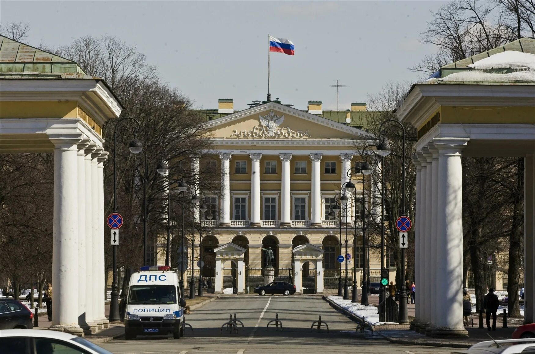 Администрация г санкт. Санкт-Петербург Смольный правительство. Смольный правительство СПБ. Санкт-Петербург администрация Смольный администрация. Смольный СПБ администрация.