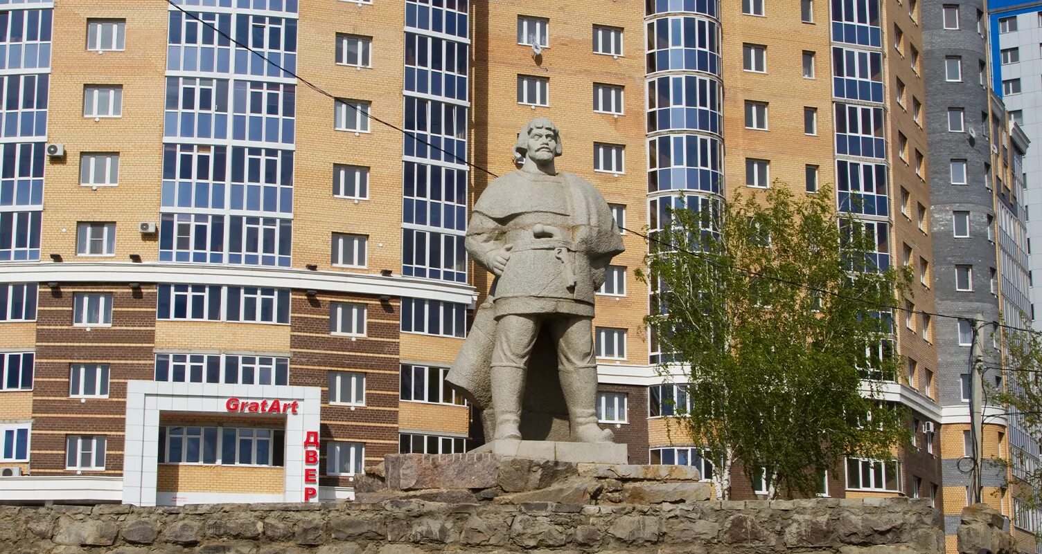 Памятник пугачева саранск. Памятник пугачёву в саранске. емельян пугачев в саранске. памятник пугачева в саранске. емельян пугачев памятник.
