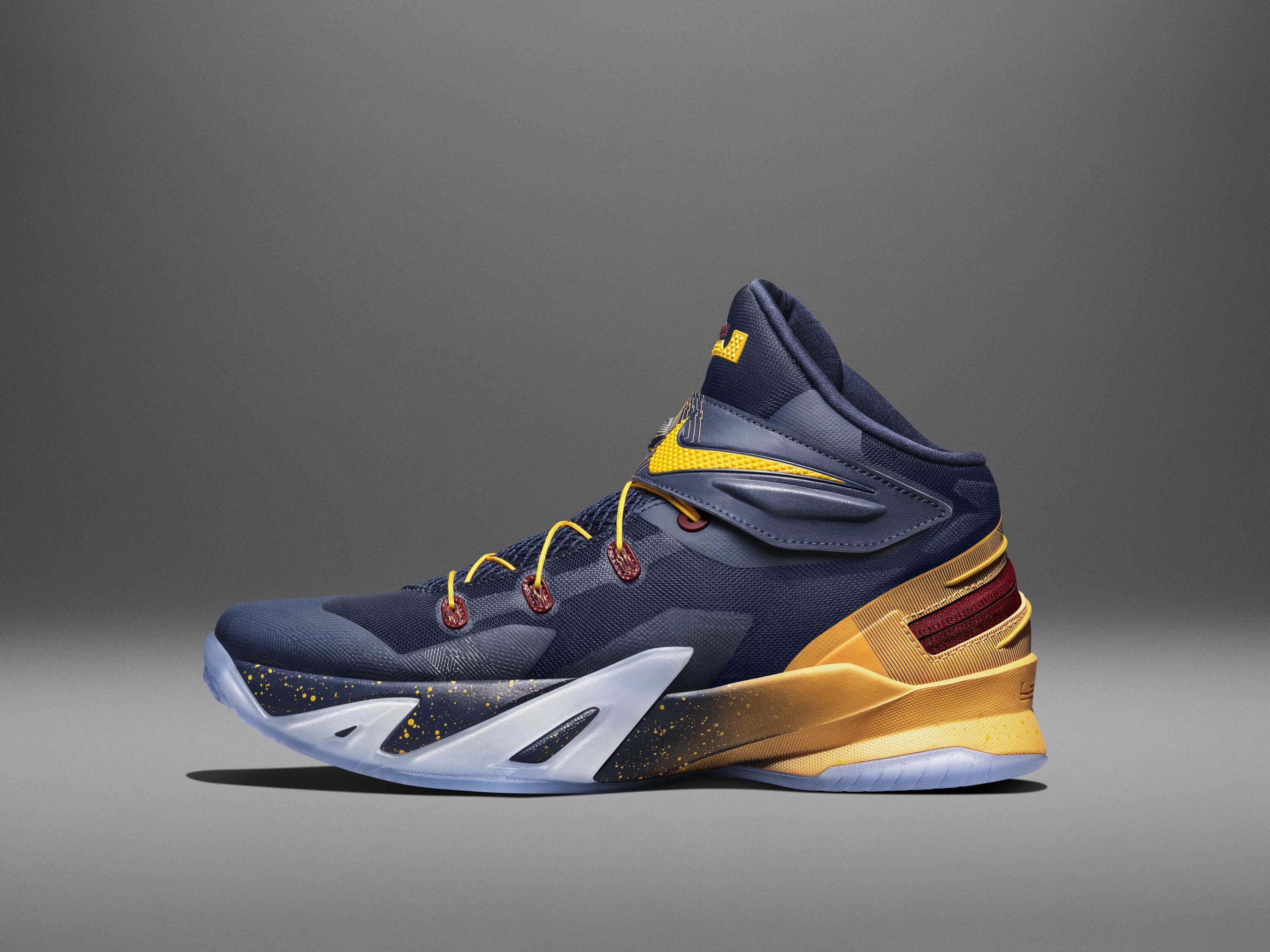 Nike LEBRON 8. Nike LEBRON Soldier 8. Найк Леброн 24. Топ удобных кроссовок