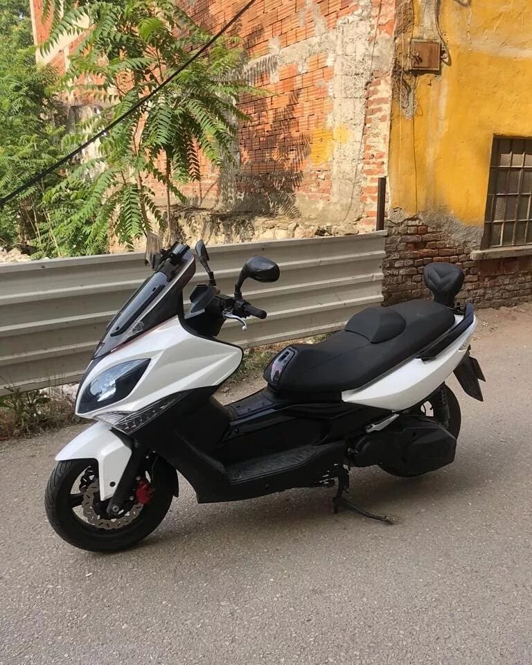 Макси скутер Kymco Xciting 500. Скутер Кимко 50 кубов. Kymco 500 Xciting RI. Kymco Xciting 500 пластик. Скутер 300 кубов