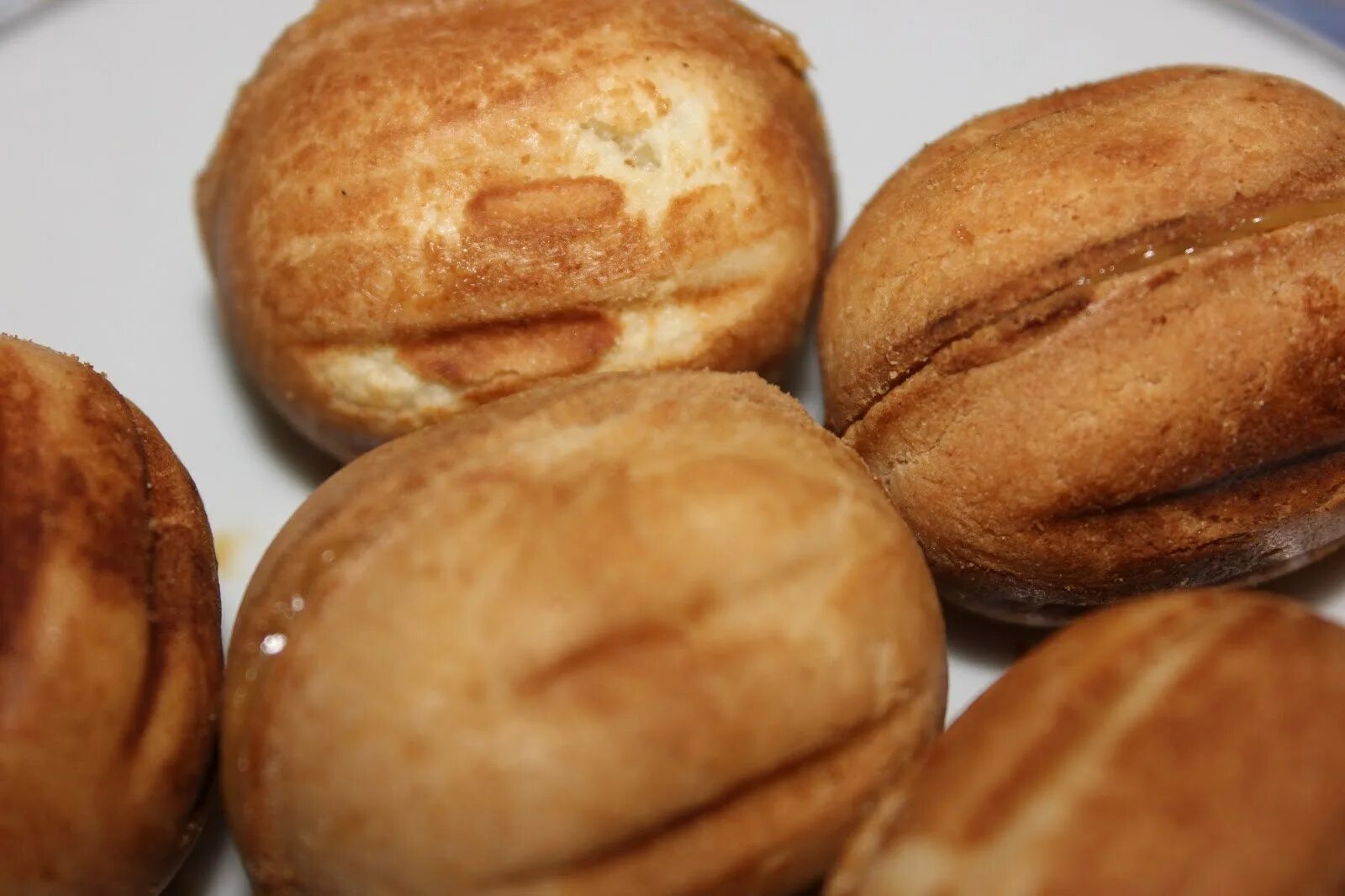 Начинка для орешков. Начинка для орешков. Орешки со сгущенкой в орешнице. Начинка для орешков. Орешки выпечка.