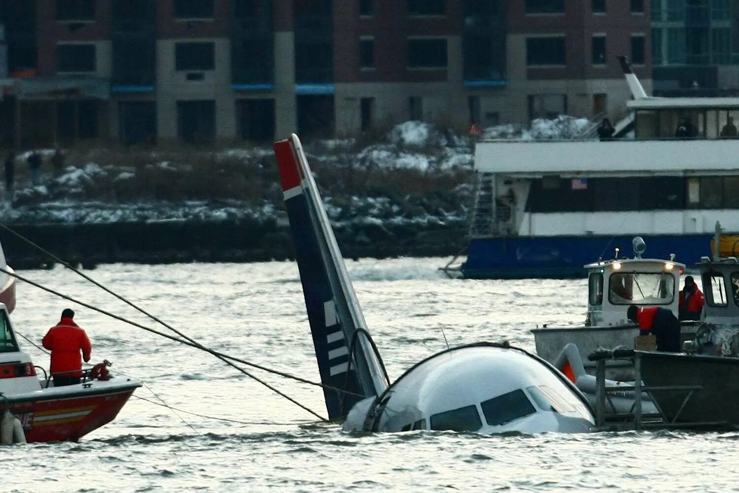 Гудзон 15 января 2009. Чудо на Гудзоне 2009. Авиакатастрофа на Гудзоне 2009. Самолёт на Гудзоне 2009.