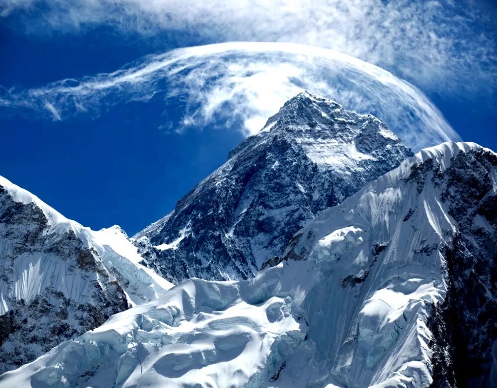 Mount everest is high in the world. Гора Эверест(Джомолунгма). Гималаи Эверест. Вершина Гималаев Эверест. Эверест гора пик Джомолунгма.