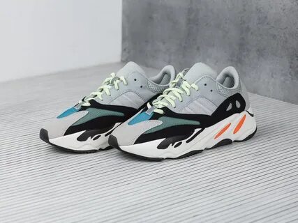 Adidas boost 700