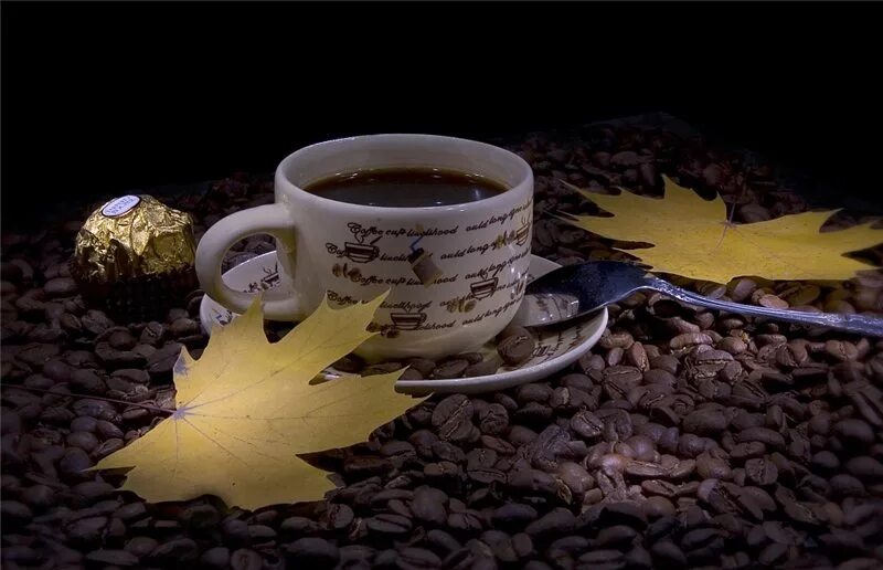 Доброе утро мусульманские пожелания. Осень кофе. Доброе утро осень. Доброе осеннее утро с чашечкой кофе. Доброе осеннее утро с кофе.