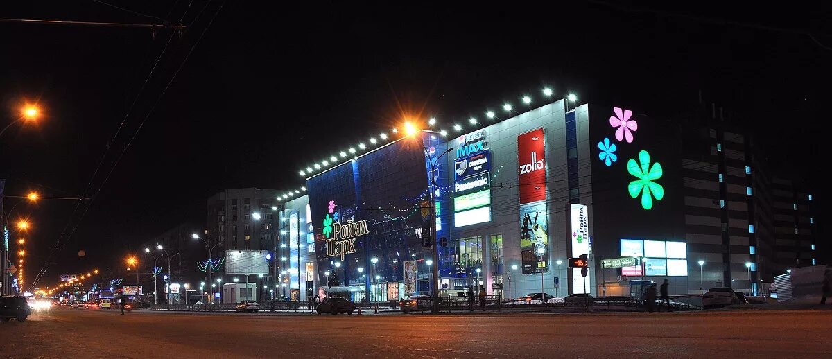 Ройял парк Новосибирск. Новосибирск Роял парк парк. ТЦ Роял парк Новосибирск. Стела Роял парк Новосибирск.