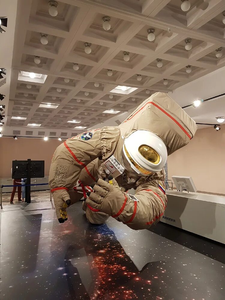 Космонавт на вднх. Космонавт на вднх