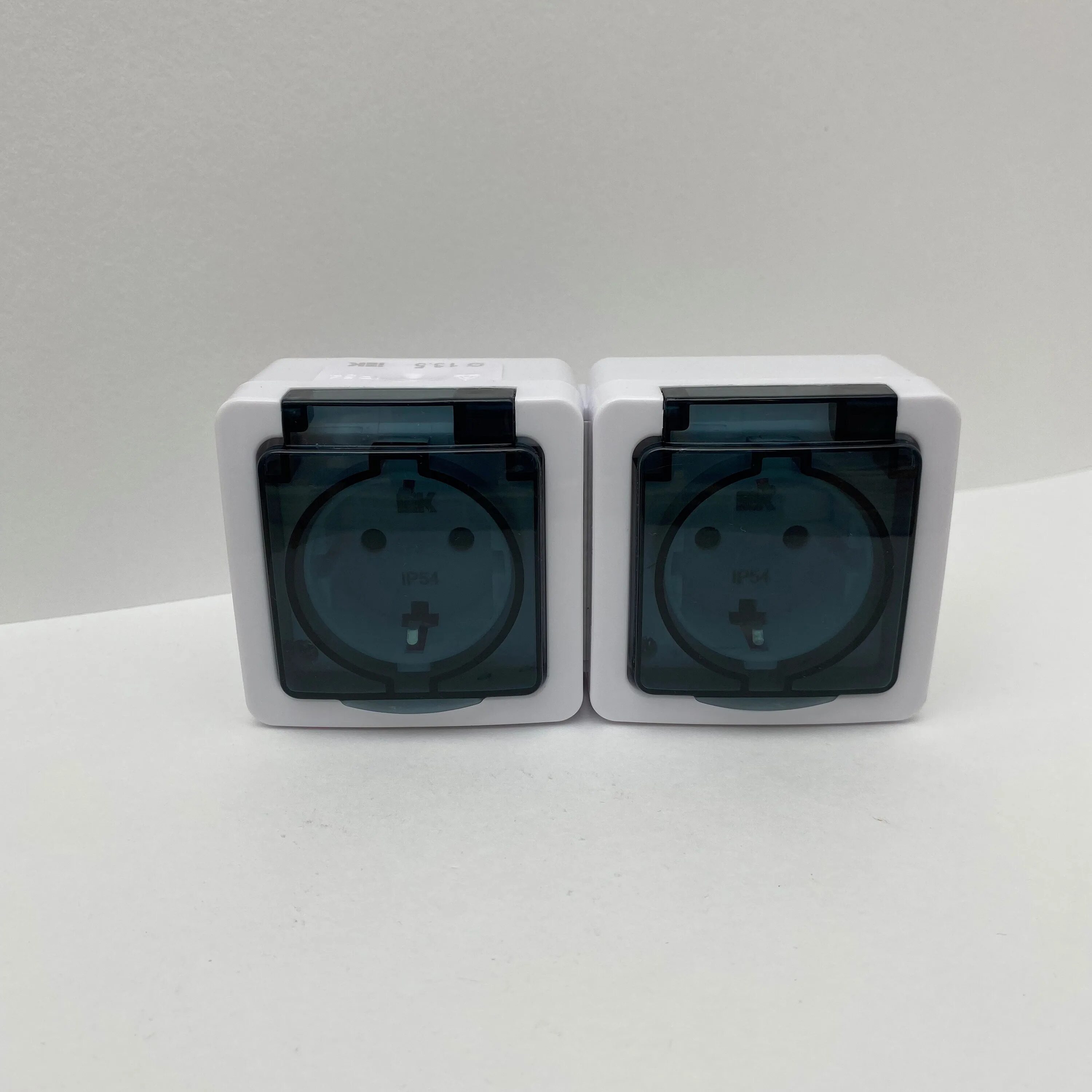 Ermp22 k03 16 54. Розетка ermp22-k03-16-54-ec. гермес plus розетка с заземлением с крышкой наружная ip54 (ermp12-k03-16-54-ec). ermp22-k03-16-54-ec. розетка двойная наружная с заземлением с крышкой ip54 шнайдер.