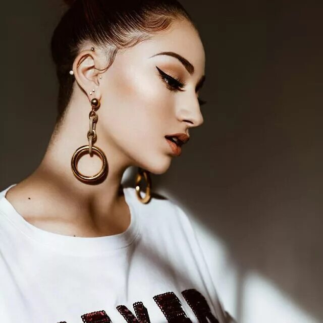Bhad bheibe. Даниэль бреголи онлифанс. Бэд бэйби. Бэд бейби рэперша. Bhab косметика.