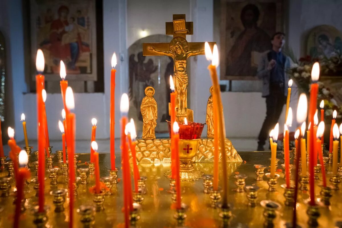 Родительский день в церкви. Радоница пасхальное поминовение усопших. Радоница поминовение. Радоница Радоница. Радуница свечи.