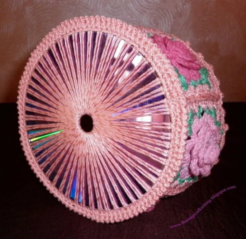 диски декор. раскрашенные диски на стене. коврик из дисков. ваза из дисков. поделки на дисках.