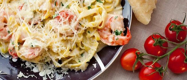 Паста с сырным соусом и креветками. Жареные креветки скампи. Жареные креветки. Креветки на новогодний стол. Жареные креветки скампи.
