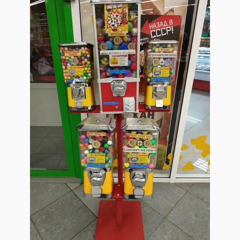 Диспенсер для жевательной резинки. Механические автоматы по продаже жвачки и игрушек. Автомат с жвачками. Детские вендинговые автоматы. Теория вероятности с кофейными аппаратами.