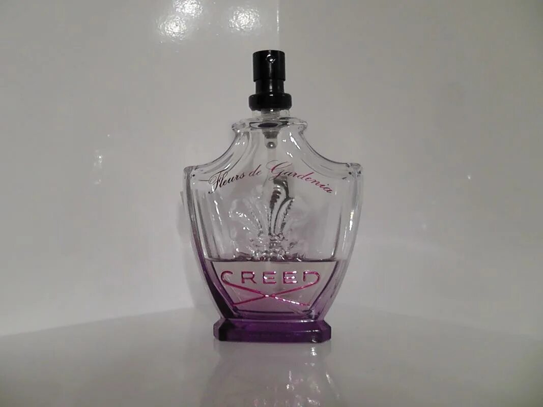 Флер екатеринбург. Creed fleurs de gardenia. Creed fleurs de gardenia w EDP 75 ml. Флер де Рошель духи цветы у ручья. Creed fleurs de gardenia EDP 250 мл парфюмерная вода.