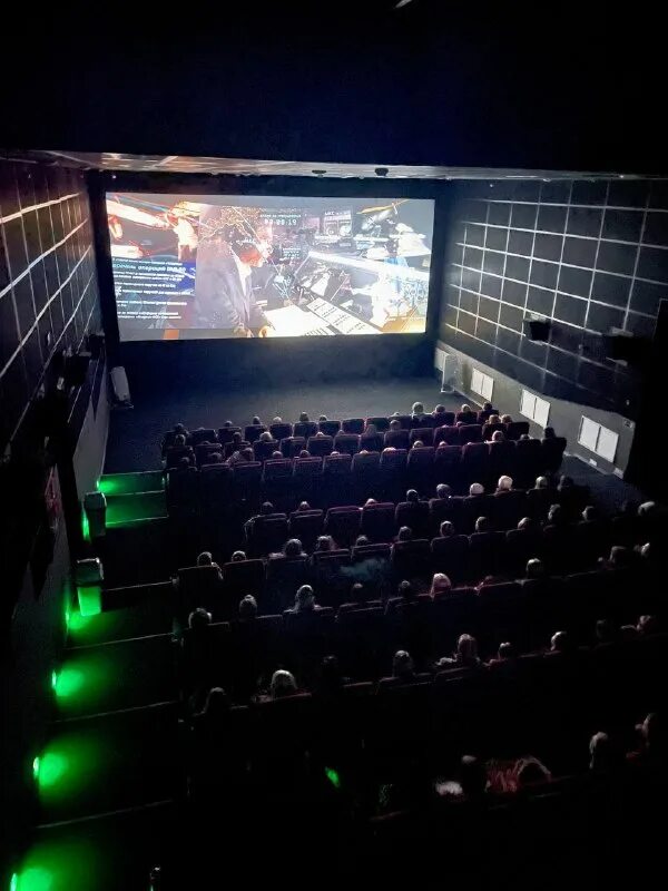 Кинотеатр в горном. Афиша горно-алтайск кинотеатр голубой алтай. Торговый центр панорама горно-алтайск. Кинотеатр в горном. Кинотеатр горно-алтайск.