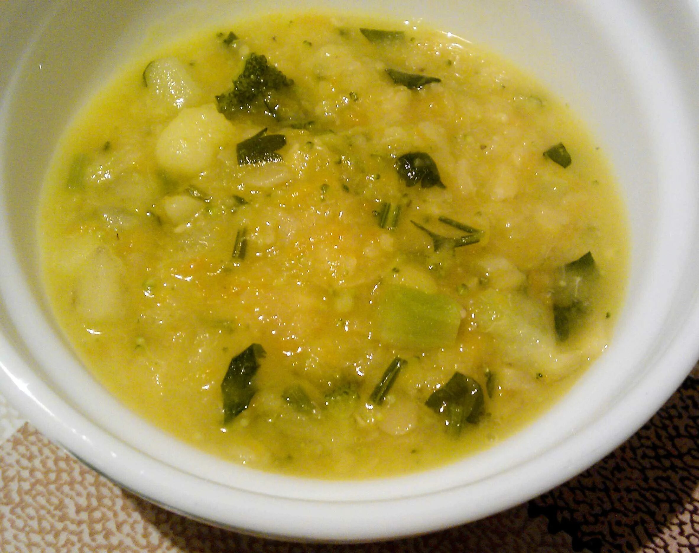 Картошка капуста горох. Сулухинкал» (суп гороховый с галушками). Суп картофельный с горохом. Суп с зелёным горошком и капустой. Овощной суп с зеленым горошком и капустой.